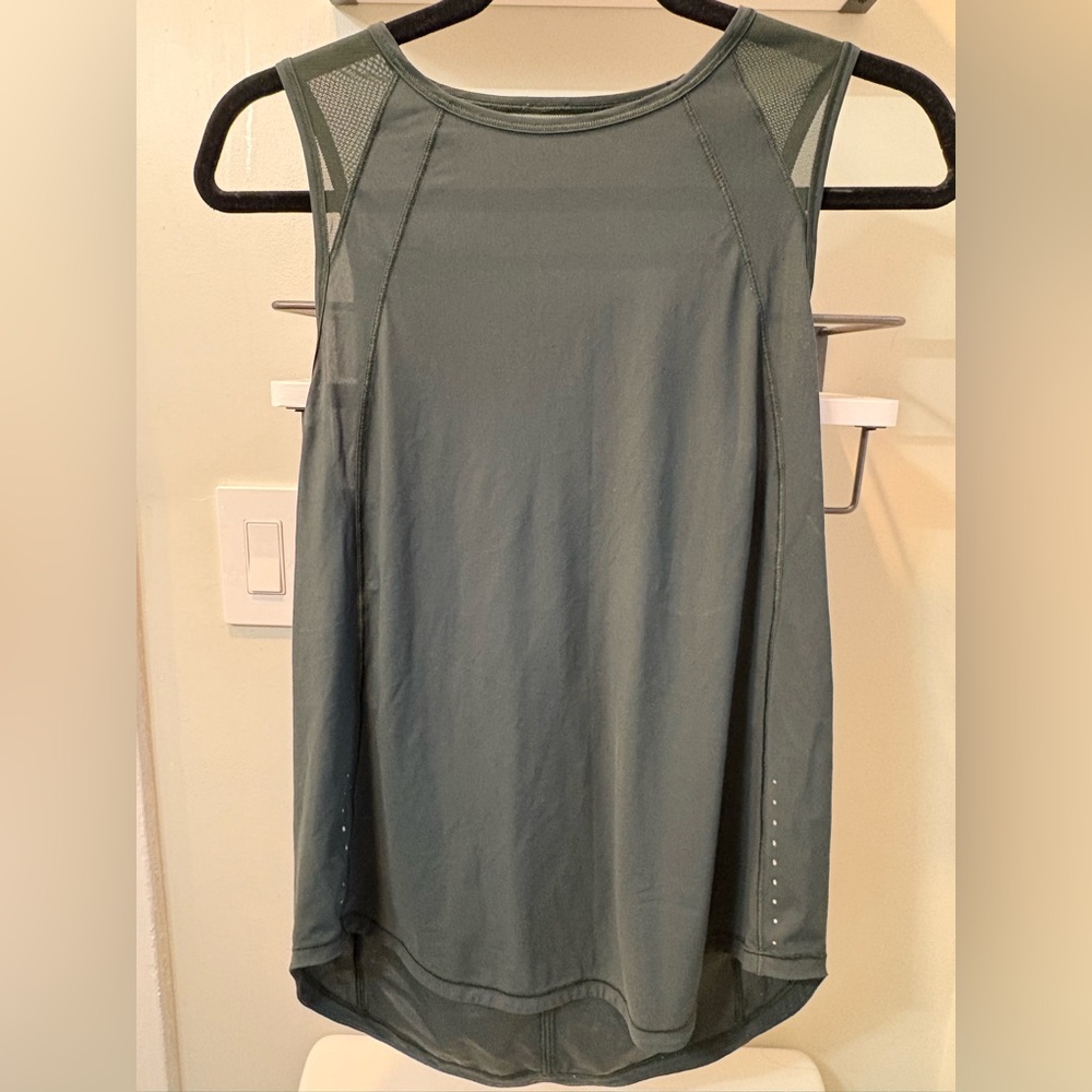 Lululemon Sculpt tank rainforest green